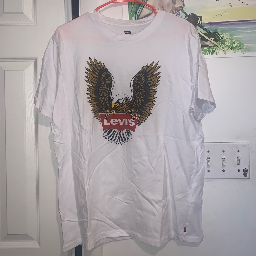 Levi’s Graphic Tee